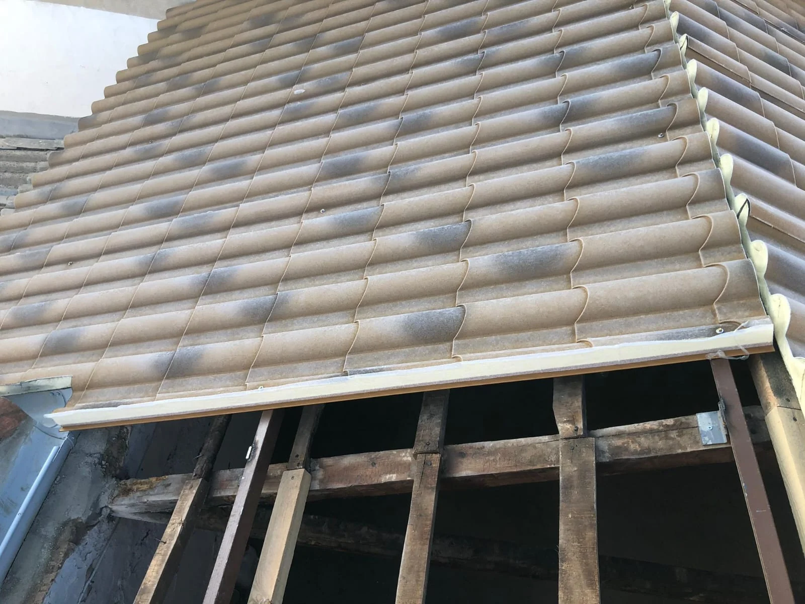 Rehabilitación cubierta — teja gris (Mérida, Badajoz)